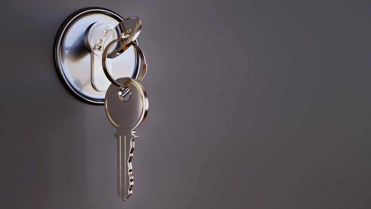 Key Castle Security Metal D - MasterTux / Pixabay